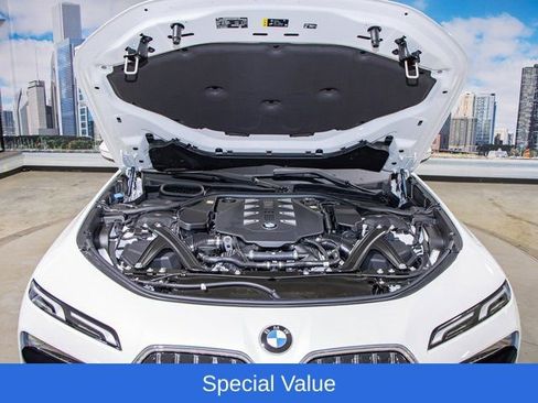 Used 2025 BMW 760i xDrive AWD/4WD image 5