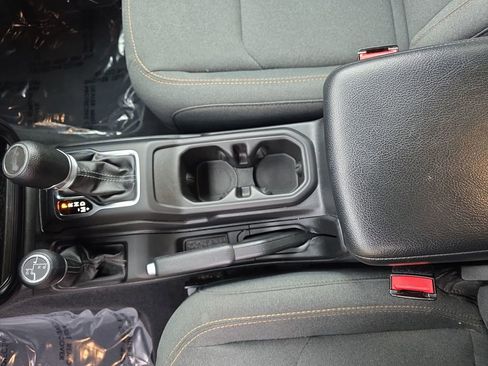 Used 2024 Jeep Wrangler Sport S image 34