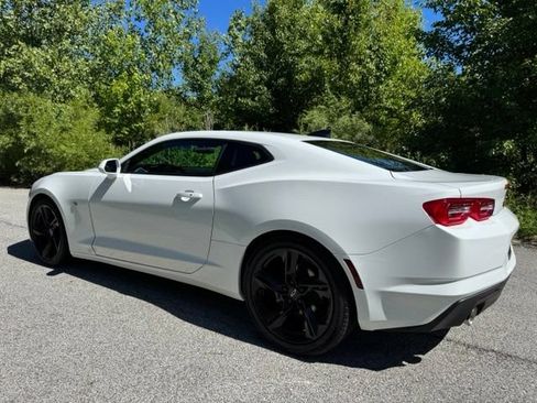 Used 2023 Chevrolet Camaro LT w/ Technology Package RWD image 7
