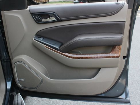 Used 2019 Chevrolet Suburban Premier AWD/4WD image 26