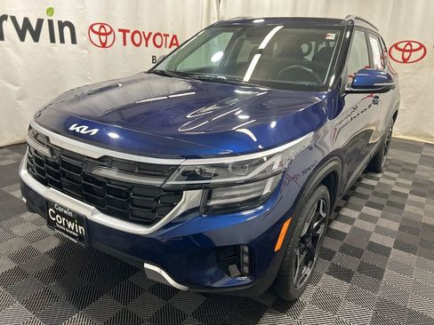 Used 2024 Kia Seltos SX w/ SX Sunroof Package image 3