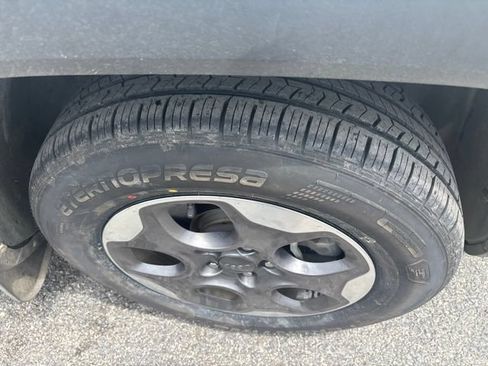 Used 2017 Jeep Renegade Sport w/ Power & Air Group FWD image 7
