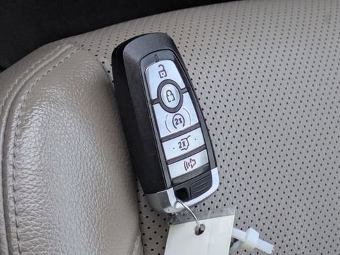 Used 2021 Ford Expedition Max XLT image 28