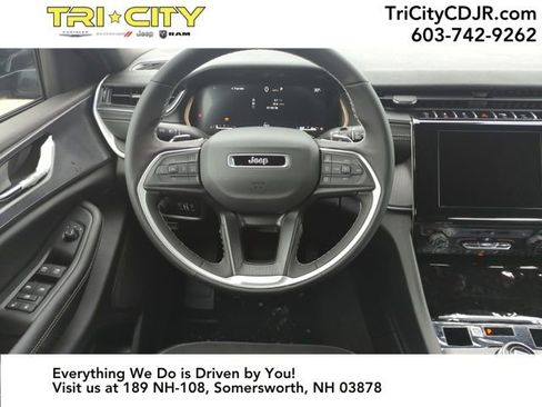 New 2025 Jeep Grand Cherokee L Altitude image 10