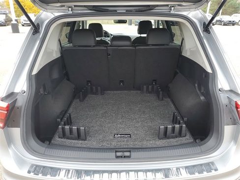 Used 2023 Volkswagen Tiguan SE image 27