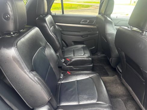 Used 2018 Ford Explorer XLT w/ Equipment Group 202A AWD/4WD image 26