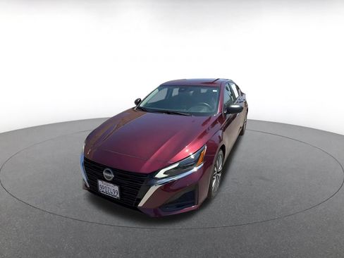 Used 2025 Nissan Altima 2.5 SV FWD image 7