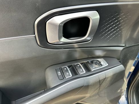 Used 2025 Kia Sorento EX w/ Panoramic Sunroof Package FWD image 13