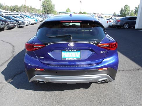Used 2017 INFINITI QX30 Premium w/ Navigation Package AWD/4WD image 4
