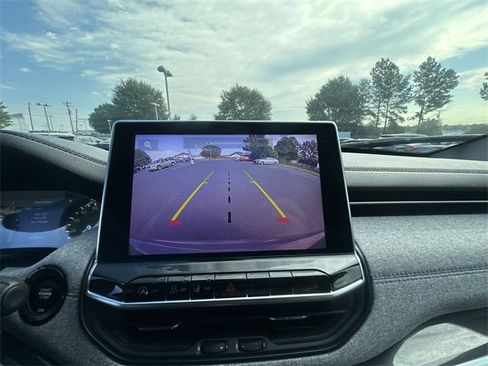 Used 2024 Jeep Compass Latitude image 22