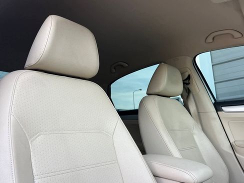 Used 2013 Volkswagen Passat 2.5 SE image 17