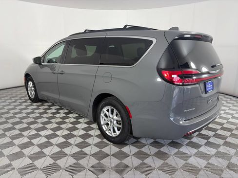 Used 2022 Chrysler Pacifica Touring-L FWD image 5