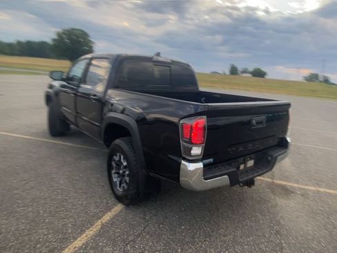 Used 2020 Toyota Tacoma TRD Off-Road w/ Blackout Package AWD/4WD image 7