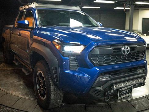Used 2024 Toyota Tacoma TRD Off-Road w/ TRD Off Road Upgrade Package AWD/4WD image 5