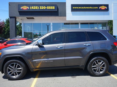 Used 2019 Jeep Grand Cherokee Limited AWD/4WD image 2