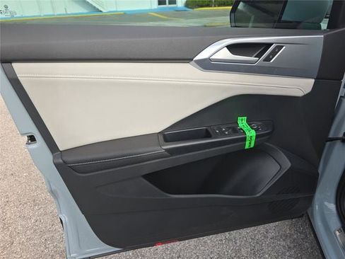 New 2026 Volkswagen Taos SE FWD image 12