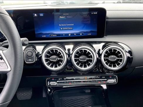 Used 2025 Mercedes-Benz CLA 250 image 9