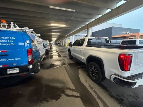 Used 2023 GMC Sierra 1500 AT4 w/ Technology Package AWD/4WD image 4