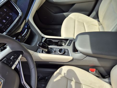 Used 2020 Cadillac XT6 Premium Luxury FWD image 22