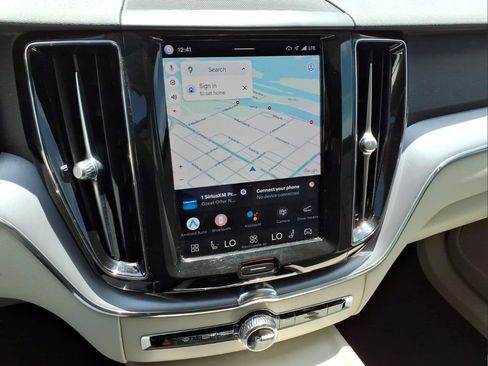 Used 2023 Volvo XC60 B5 Core FWD image 18