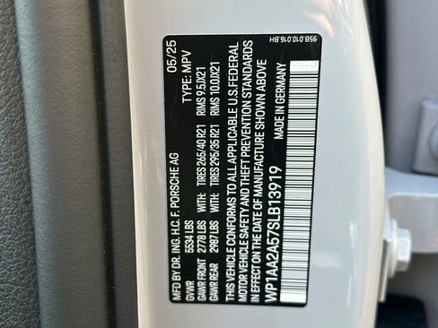 Used 2025 Porsche Macan image 29