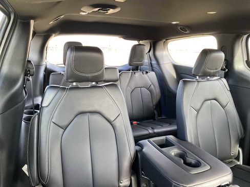 New 2026 Chrysler Pacifica Select FWD image 33