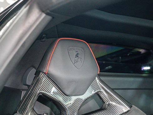 Used 2021 Lamborghini Huracan EVO RWD image 10