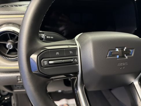 Used 2024 Chevrolet Colorado ZR2 w/ Technology Package image 16