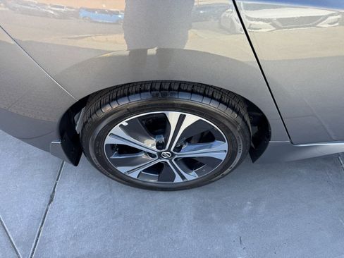 Used 2022 Nissan Leaf SV image 15