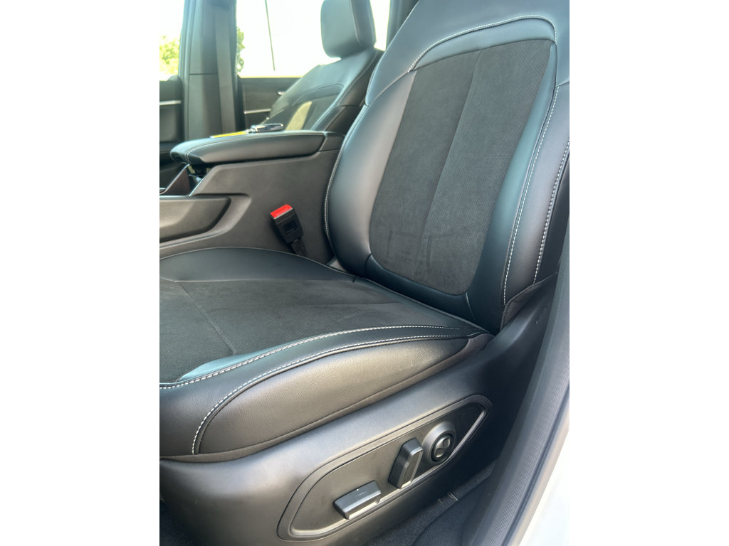 New 2027 Jeep Grand Cherokee Altitude RWD image 19