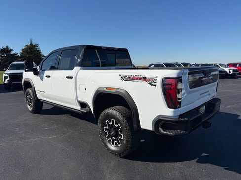 Used 2024 GMC Sierra 2500 AT4X image 3