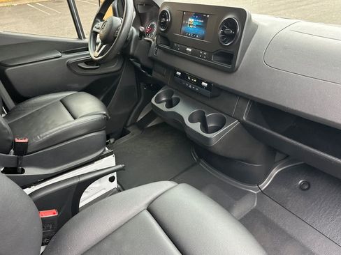 Used 2023 Mercedes-Benz Sprinter 2500 image 14