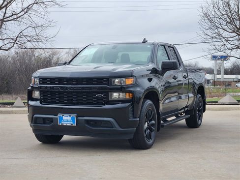 Used 2020 Chevrolet Silverado 1500 Custom w/ Custom Value Package image 3