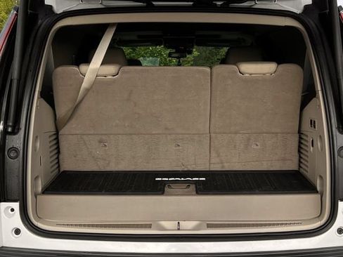 Used 2020 Cadillac Escalade Premium Luxury RWD image 25
