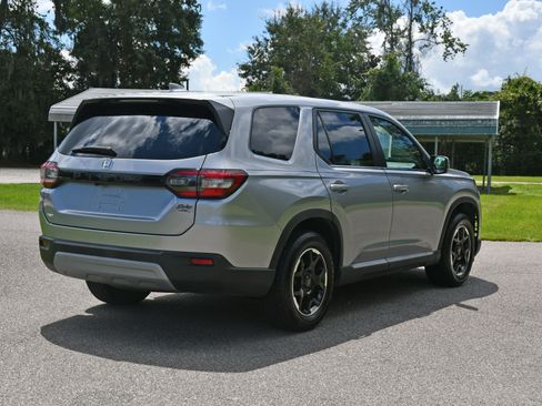 Used 2025 Honda Pilot EX-L image 4