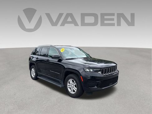 Used 2023 Jeep Grand Cherokee Laredo RWD image 1