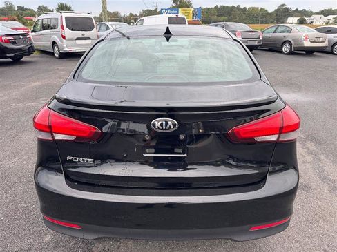 Used 2018 Kia Forte LX image 14