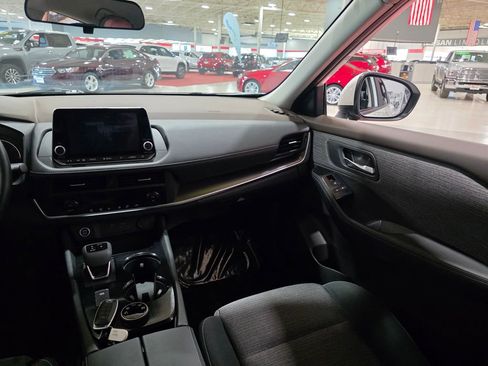 Used 2023 Nissan Rogue SV AWD/4WD image 16