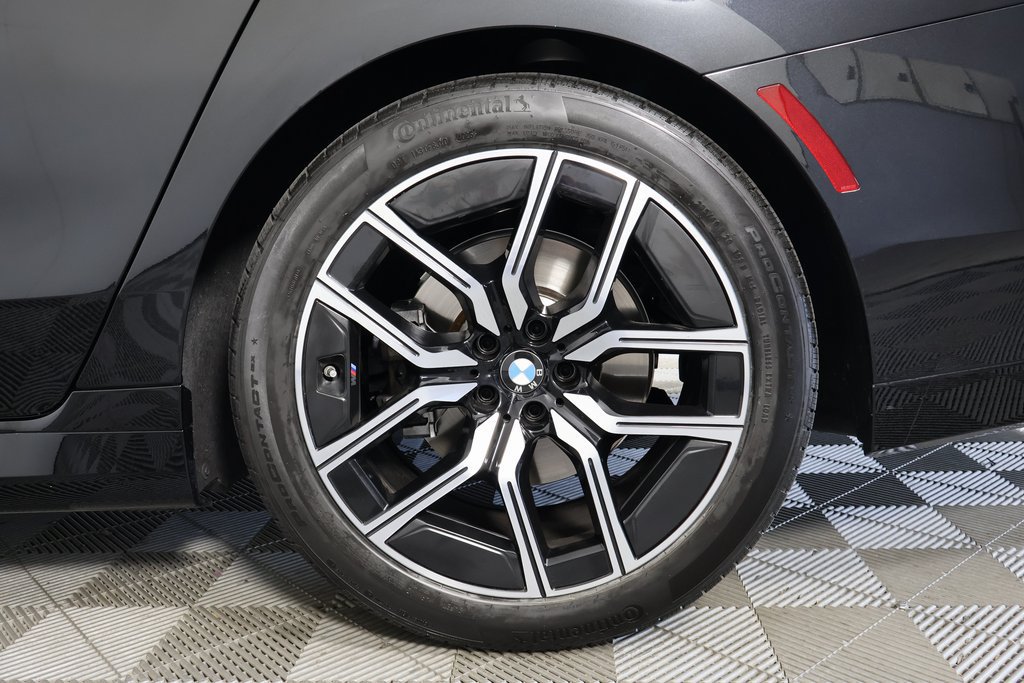 Used 2025 BMW 740i RWD image 16