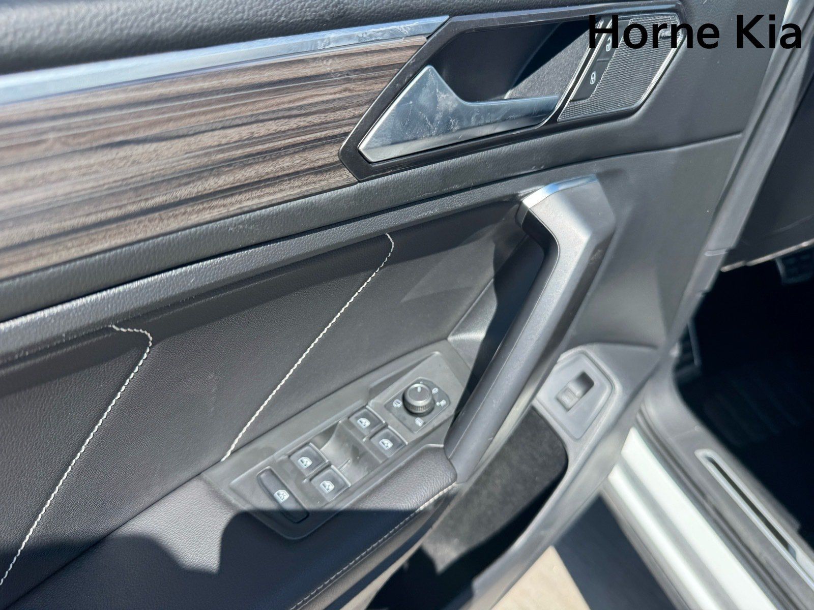 Used 2022 Volkswagen Tiguan SEL R-Line AWD/4WD image 11