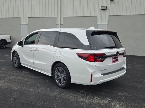 Certified 2026 Honda Odyssey Touring image 7