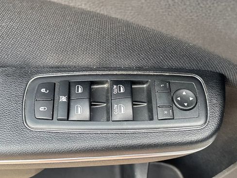 Used 2017 Dodge Charger SE image 6