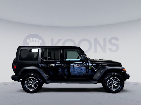 Used 2024 Jeep Wrangler Unlimited Sport AWD/4WD image 8