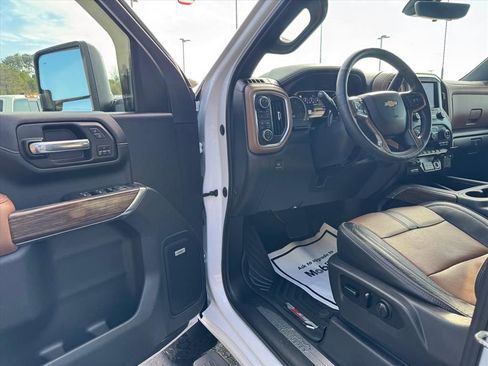 Used 2020 Chevrolet Silverado 2500 High Country w/ Z71 Off-Road Package image 14