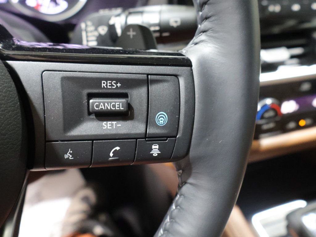 Used 2022 Nissan Pathfinder Platinum w/ Cargo Package AWD/4WD image 37