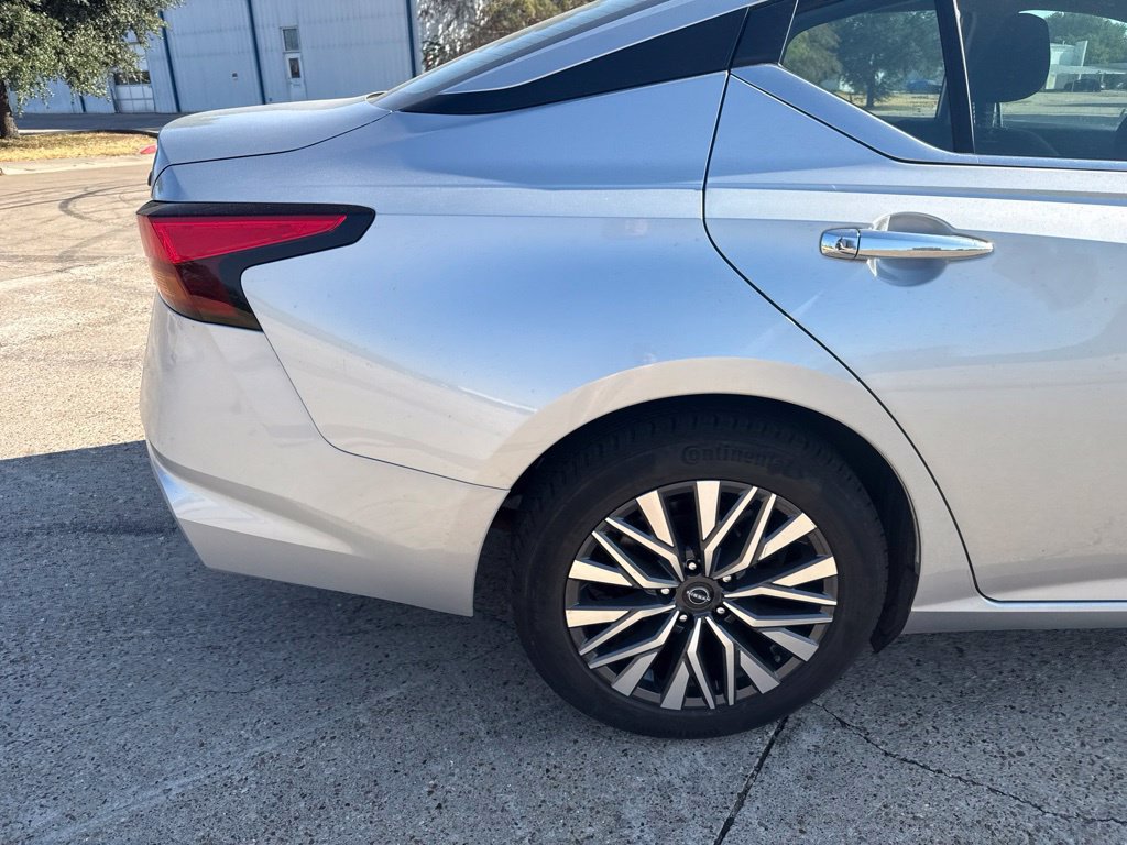 Used 2024 Nissan Altima 2.5 SV FWD image 7