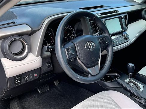 Used 2018 Toyota RAV4 XLE FWD image 18