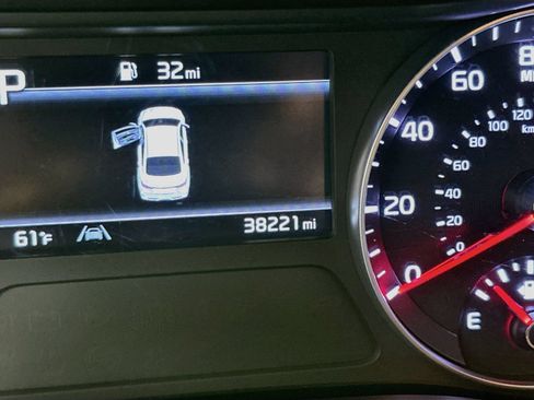 Used 2022 Kia Forte GT w/ GT Technology Package FWD image 12