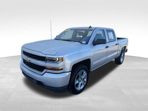 Used 2018 Chevrolet Silverado 1500 Custom w/ Custom Value Package AWD/4WD image 33