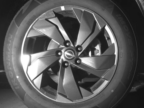 Used 2025 Nissan Rogue SV FWD image 13